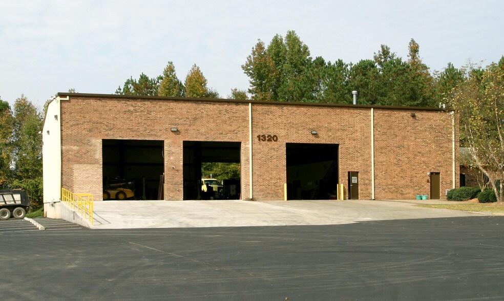 1320 Lockhart Dr NW, Kennesaw, GA à louer - Photo de l’immeuble – Image 2 sur 9