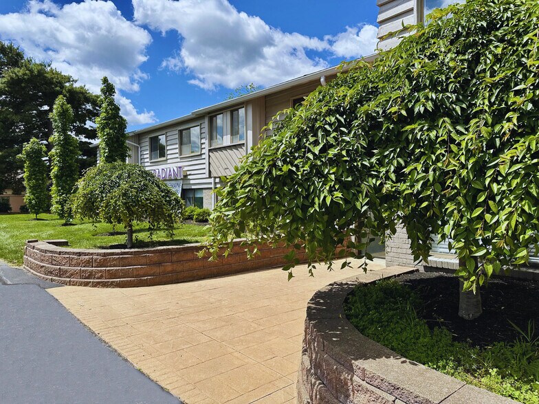 11223 Cornell Park Dr, Cincinnati, OH à louer - Photo de l’immeuble – Image 2 sur 13
