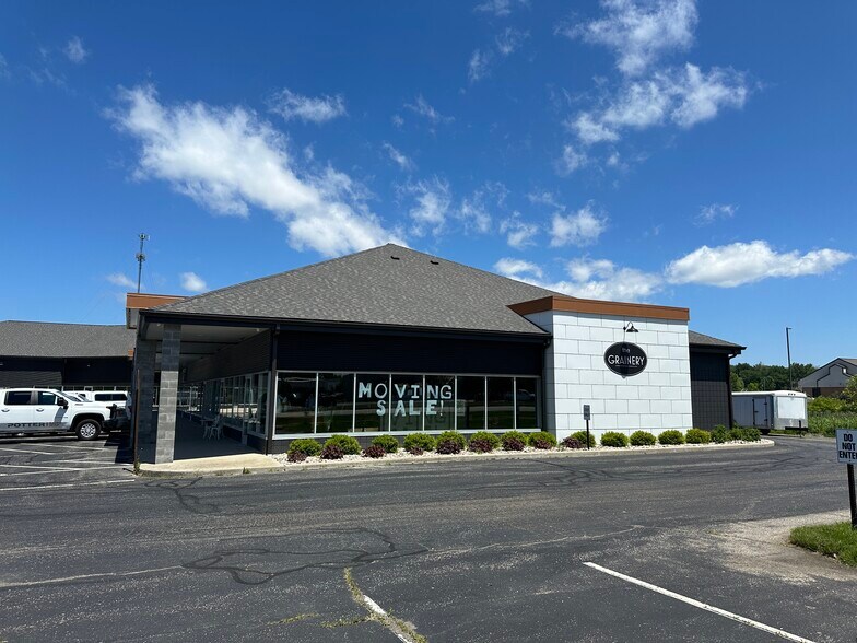 840 N Black River Dr, Holland, MI à louer - Photo de l’immeuble – Image 2 sur 10