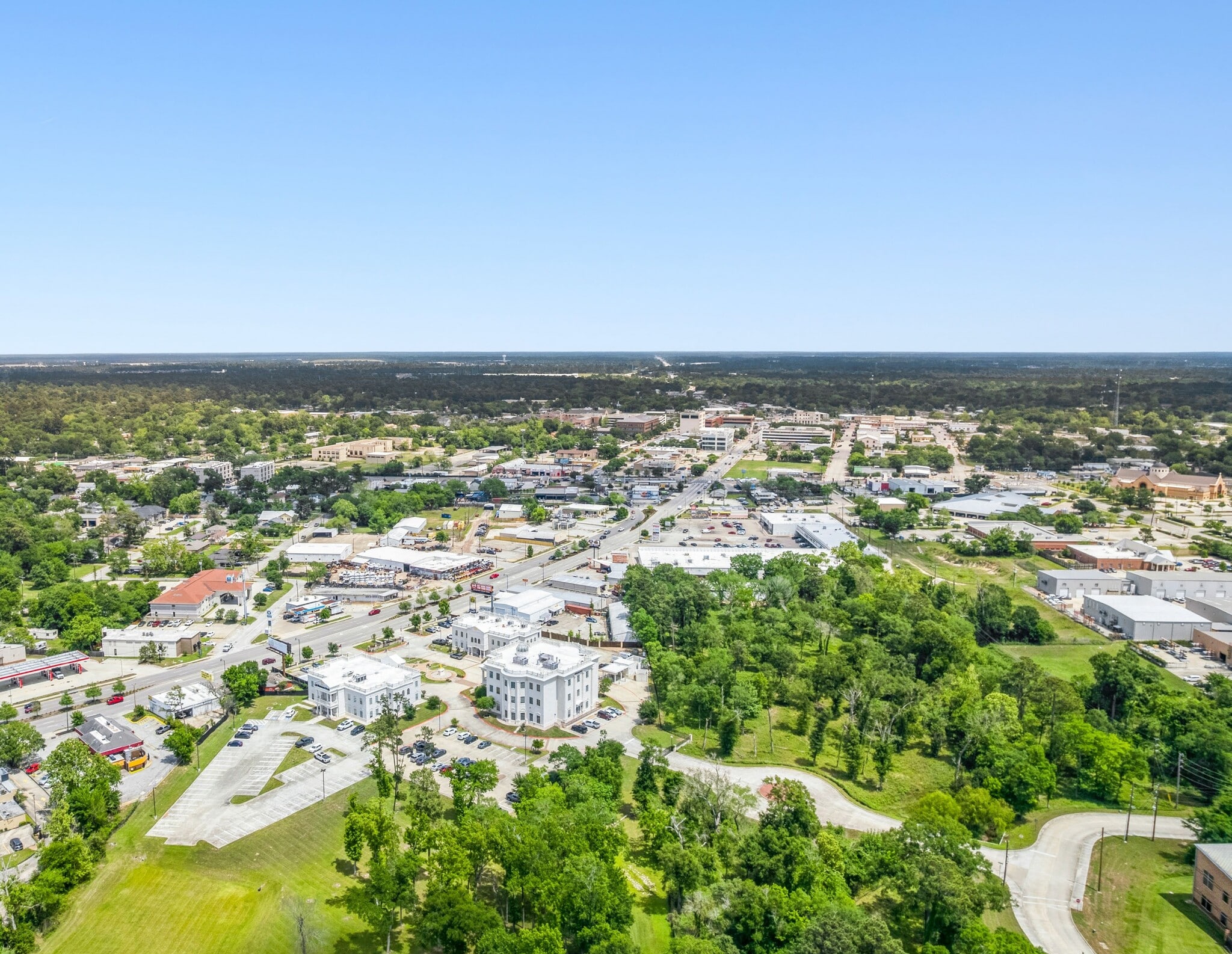 735 1/2 W Davis St, Conroe, TX à vendre Autre– Image 1 sur 6