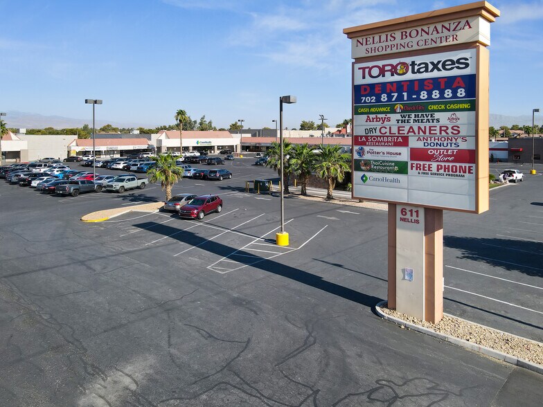 601-725 N Nellis Blvd, Las Vegas, NV à louer - Photo de l’immeuble – Image 1 sur 7