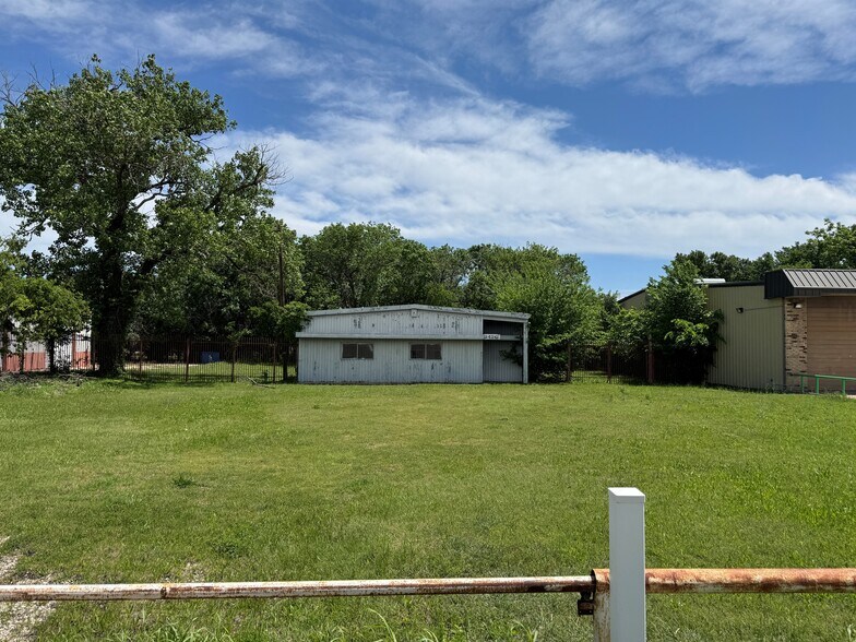 3436 N Interstate 35 E, Lancaster, TX à louer - Photo de l’immeuble – Image 2 sur 5