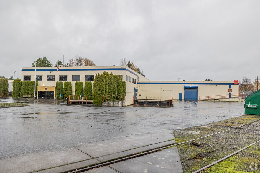 12812 NE Whitaker Way, Portland, OR à vendre - Photo de l’immeuble – Image 2 sur 16