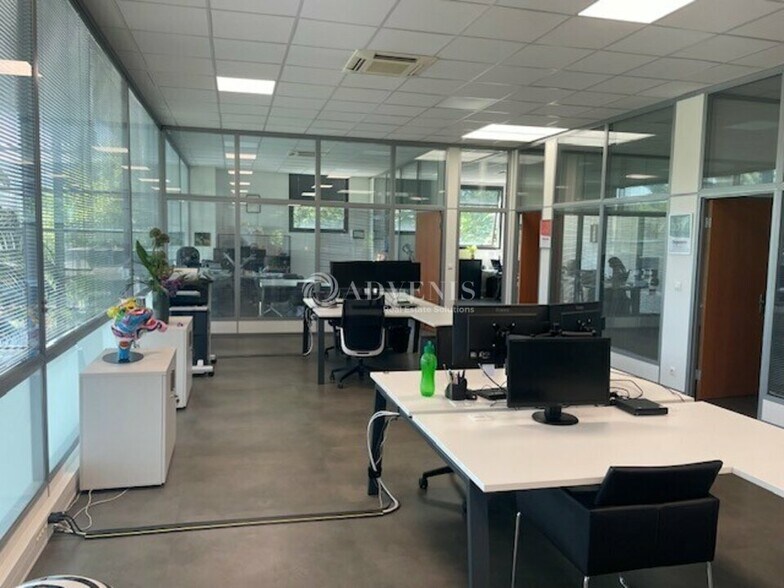 Bureau dans Bussy-Saint-Martin à louer - Photo de l’immeuble – Image 2 sur 8