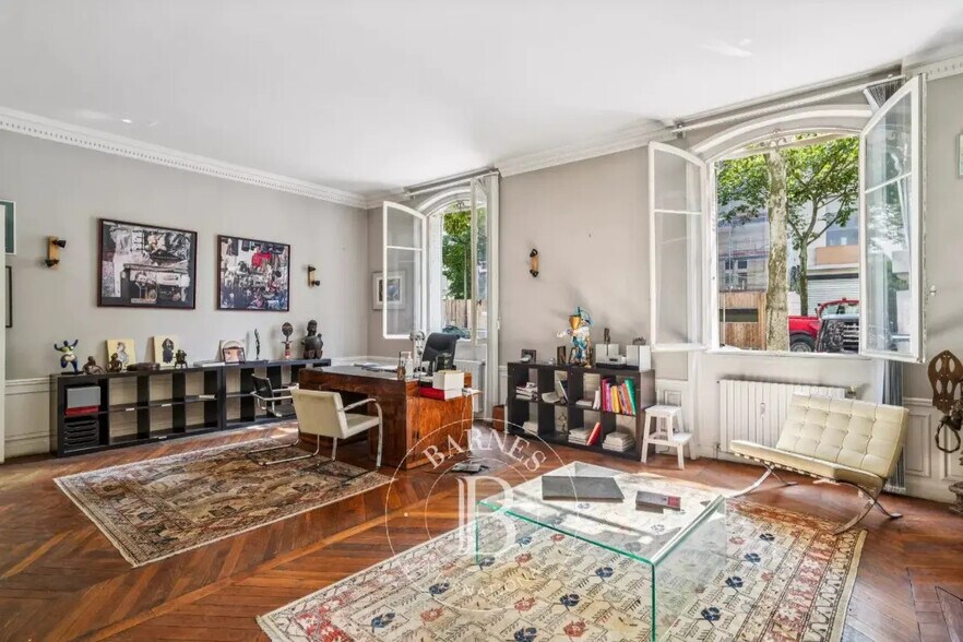 Bureau dans Paris à vendre - Photo de l’immeuble – Image 2 sur 7