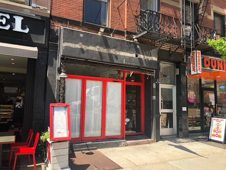 693 Ninth Ave, New York, NY à louer - Photo principale – Image 1 sur 4