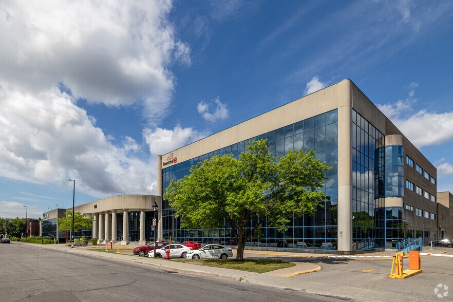 405 Av Ogilvy, Montréal, QC à louer - Photo de l’immeuble – Image 3 sur 9
