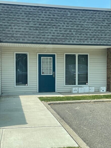 100 S Jersey Ave, Setauket, NY à vendre - Photo de l’immeuble – Image 1 sur 14
