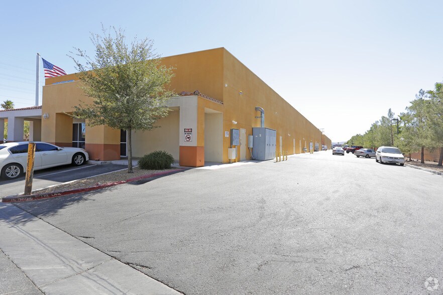 7835 S Rainbow Blvd, Las Vegas, NV à louer - Photo de l’immeuble – Image 3 sur 5