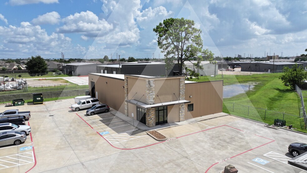 8468 N Sam Houston Pky W, Houston, TX à vendre - Photo principale – Image 1 sur 1