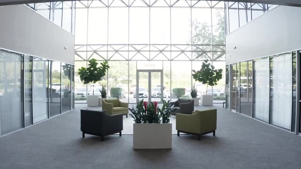 16300 Katy Fwy, Houston, TX à louer - Vidéo sur l’annonce professionnelle – Image 2 sur 8