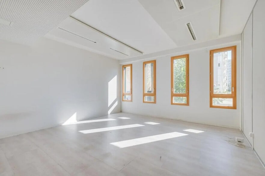 257-261 Avenue Jean Jaurès, Lyon à louer - Photo de l’immeuble – Image 3 sur 12