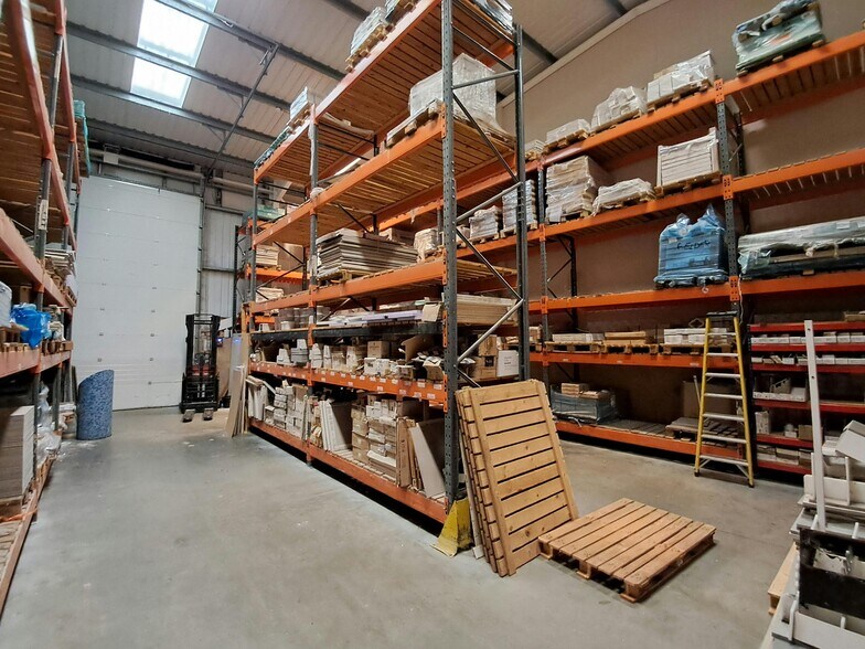 Deacon Way, Reading à louer - Photo de l’immeuble – Image 2 sur 5