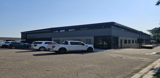 14280 James Rd, Rogers, MN à louer - Photo de l’immeuble – Image 1 sur 17