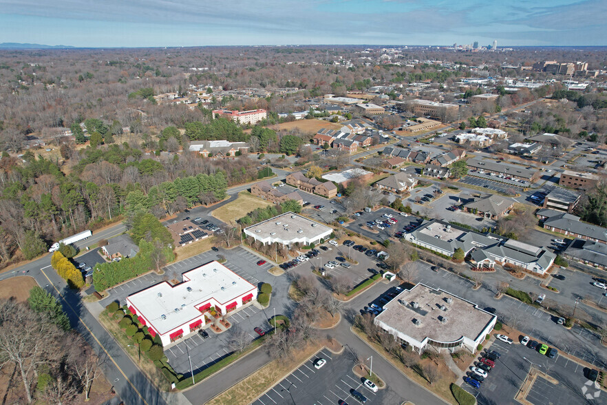 1315 Westbrook Plaza Dr, Winston-Salem, NC à louer - Aérien – Image 3 sur 7