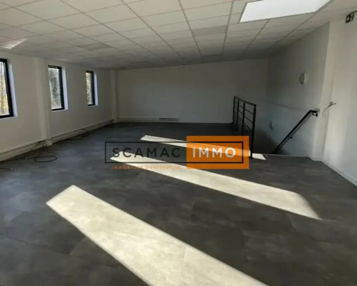 Industriel/Logistique dans Les Mureaux à louer - Photo de l’immeuble – Image 3 sur 4