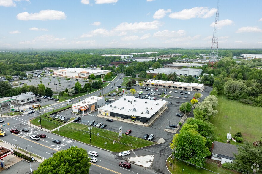 84 Veronica Ave, Somerset, NJ à louer - Photo de l’immeuble – Image 1 sur 15
