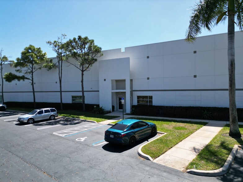 2049 High Ridge Rd, Boynton Beach, FL à louer - Photo principale – Image 1 sur 6