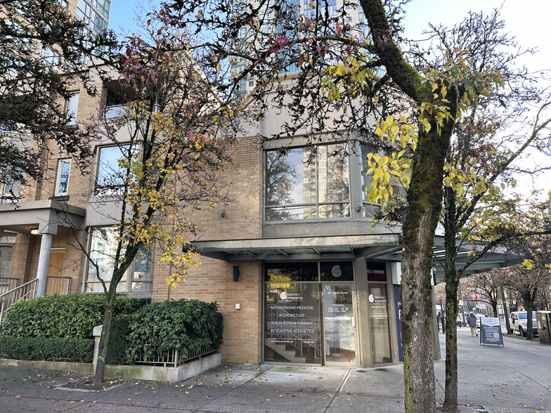 487 Davie St, Vancouver, BC à louer - Photo de l’immeuble – Image 2 sur 10