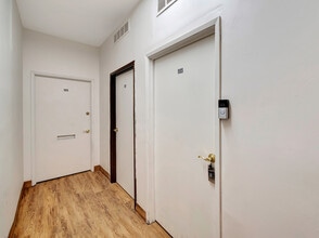 14526 Haynes St, Van Nuys, CA à louer Photo de l’immeuble– Image 2 sur 8