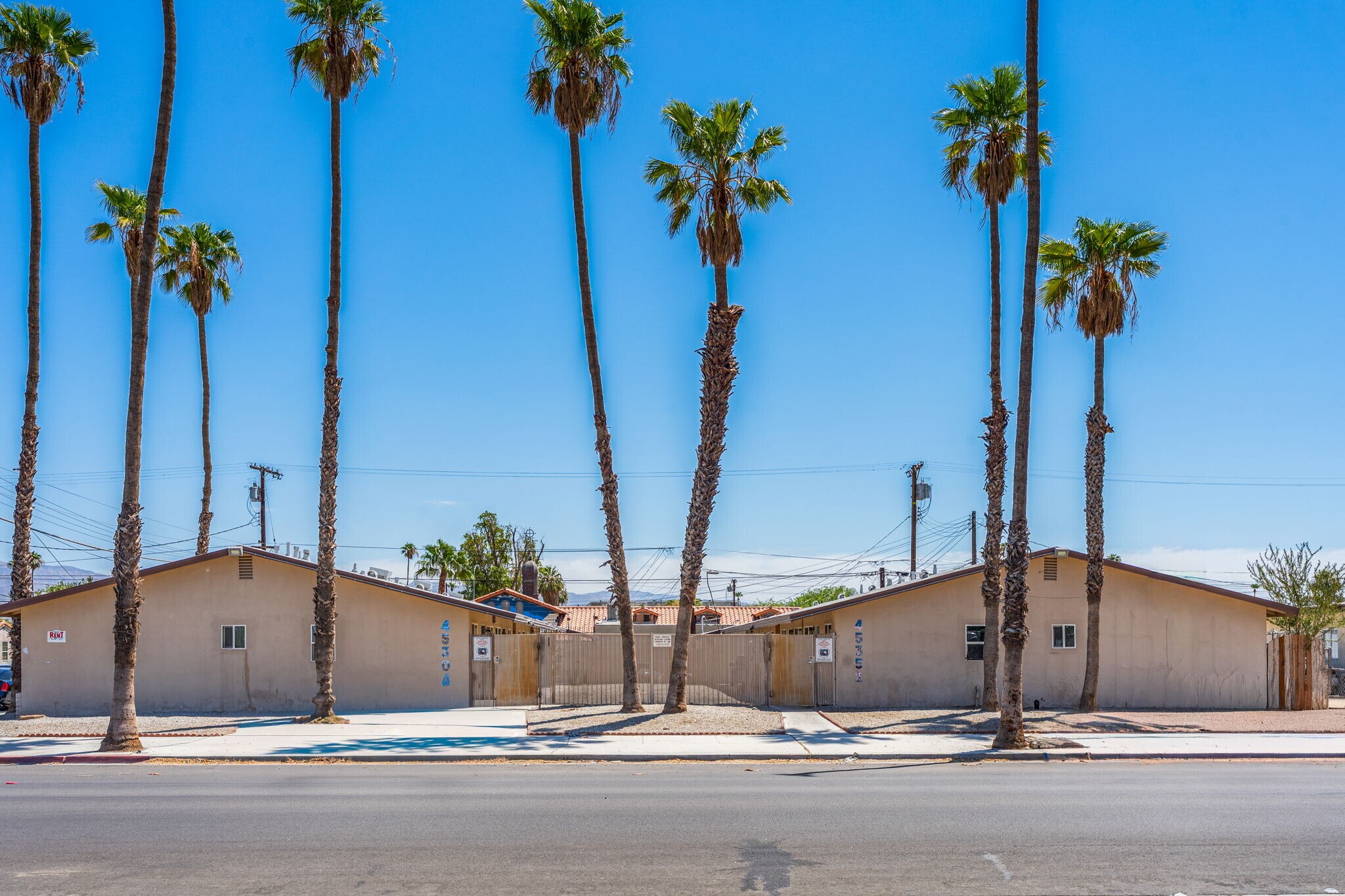 45304-45352 Park St, Indio, CA à vendre Photo de l’immeuble– Image 1 sur 9