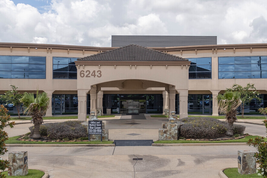 6243 Fairmont Pky, Pasadena, TX à louer - Photo de l’immeuble – Image 1 sur 8