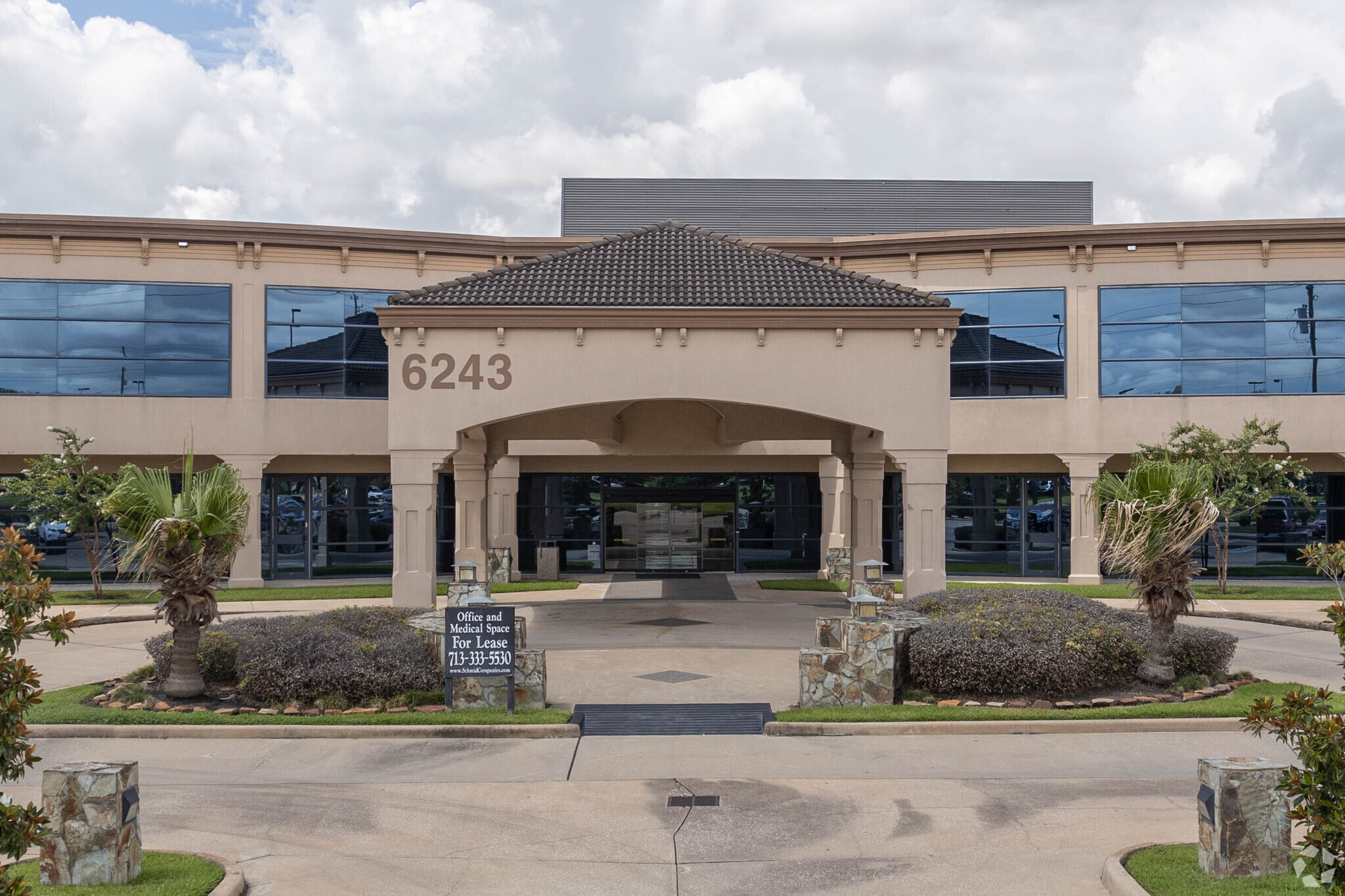 6243 Fairmont Pky, Pasadena, TX à louer Photo de l’immeuble– Image 1 sur 9