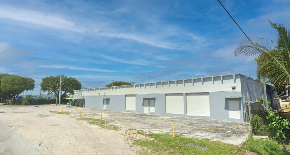 6599 NW 74th Ave, Miami, FL à louer - Photo de l’immeuble – Image 1 sur 18