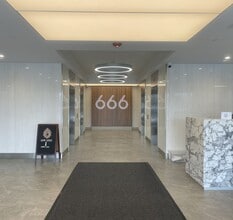 666 Old Country Rd, Garden City, NY à louer Hall d’entrée– Image 1 sur 8