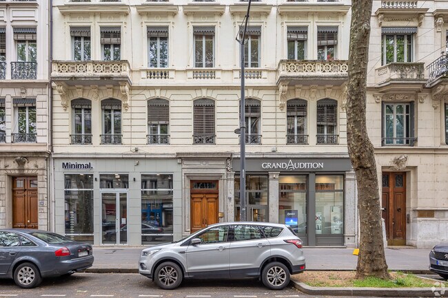 Plus de détails pour Local commercial à louer