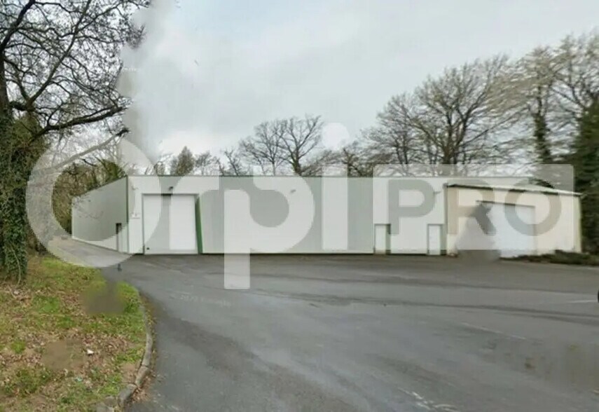 Local d’activités dans Verneuil-en-Halatte à louer - Photo de l’immeuble – Image 2 sur 6