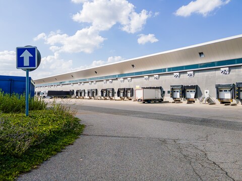 19 Rue De bretagne, Saint-Quentin-Fallavier à louer Photo de l’immeuble– Image 1 sur 2