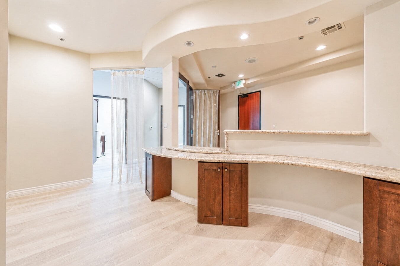2707 E Valley Blvd, West Covina, CA 91792 - Lot 201 - - Photo intérieure - Image 1 of 21