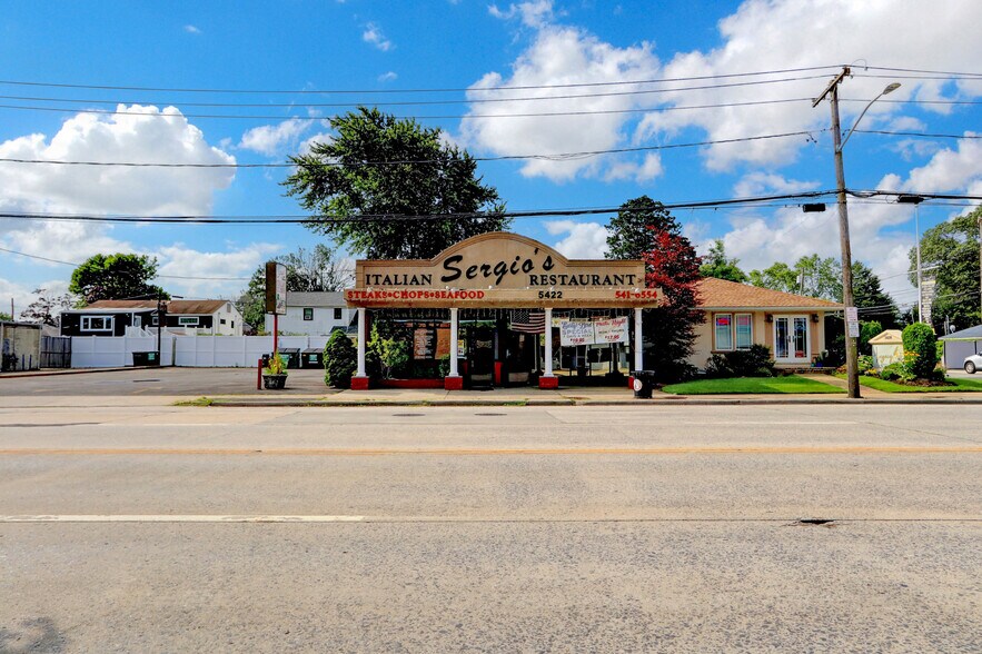 5422 Merrick Rd, Massapequa, NY à vendre - Photo de l’immeuble – Image 3 sur 22