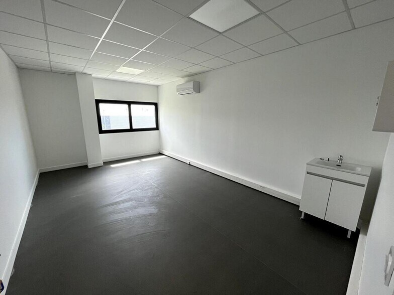 Bureaux/Médical dans Istres à louer - Photo intérieure – Image 2 sur 4
