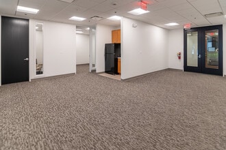 2800 S River Rd, Des Plaines, IL à louer Photo intérieure– Image 2 sur 4