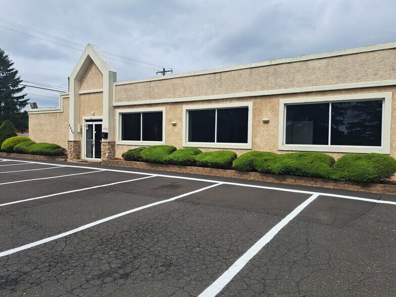 2820 Old Lincoln Hwy, Trevose, PA à vendre - Photo de l’immeuble – Image 2 sur 27