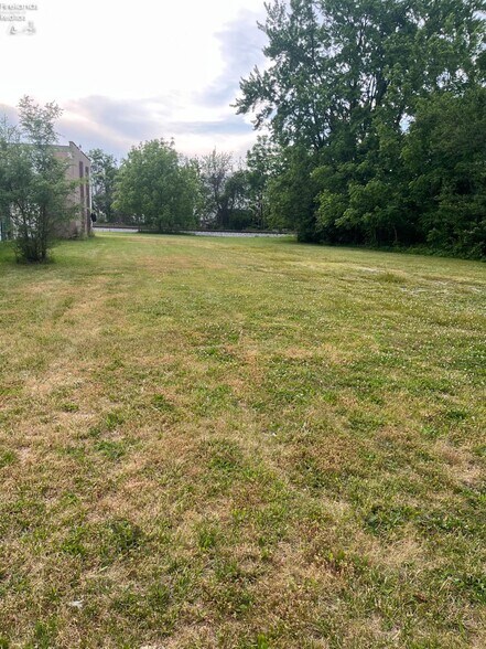 1020 N 5th St, Fremont, OH à vendre - Photo de l’immeuble – Image 3 sur 5