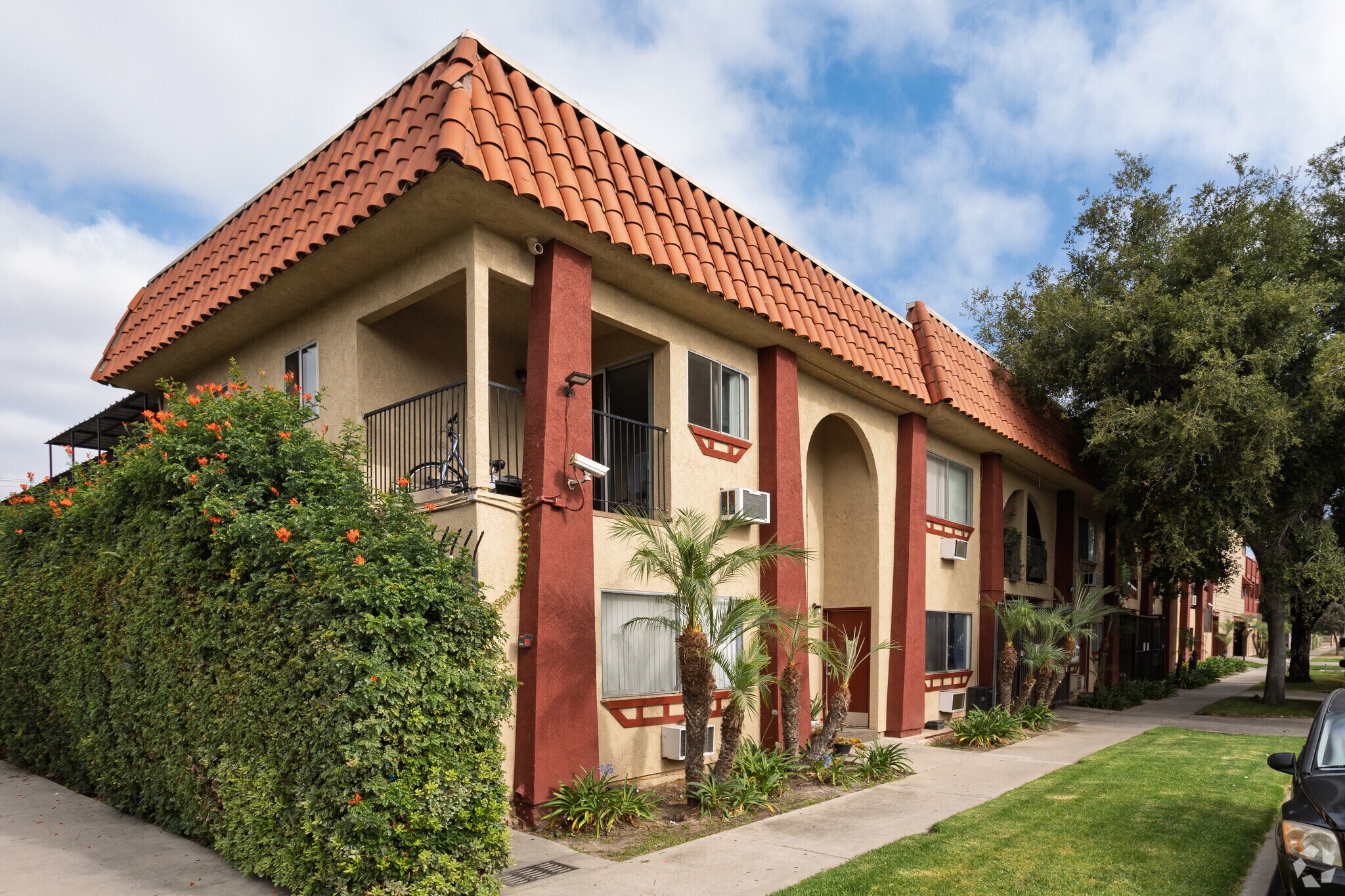 420-422 S Birch St, Santa Ana, CA à vendre Photo principale– Image 1 sur 22