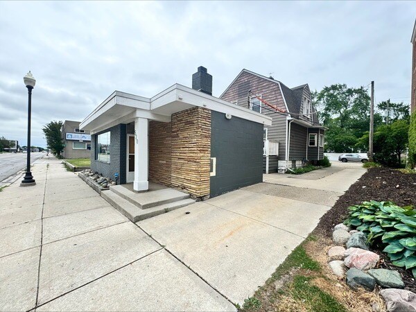520-522 E Eleven Mile Rd, Royal Oak, MI à vendre - Photo principale – Image 1 sur 1