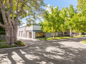 42285 Osgood Rd, Fremont, CA à louer Photo de l’immeuble– Image 2 sur 5