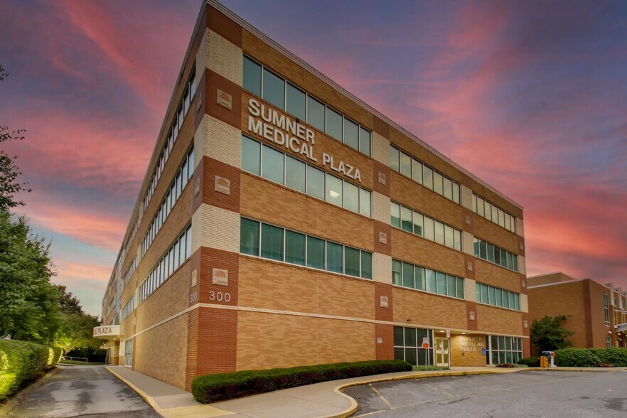 300 Steam Plant Rd, Gallatin, TN à louer - Photo de l’immeuble – Image 2 sur 11