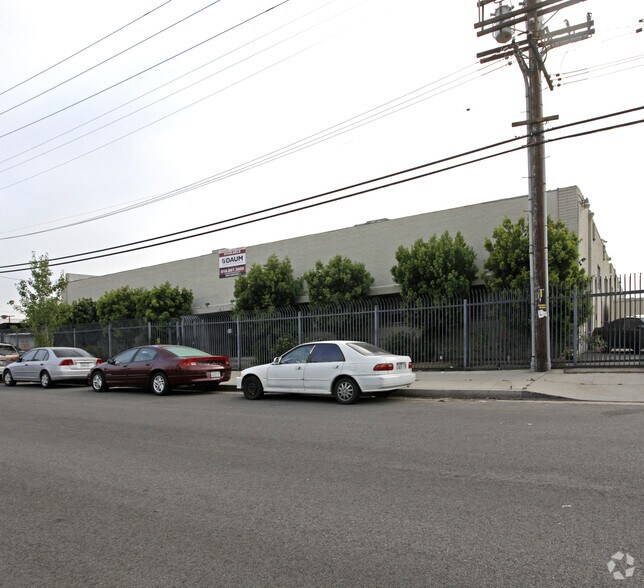 9880 San Fernando Rd, Pacoima, CA à louer - Photo de l’immeuble – Image 3 sur 5