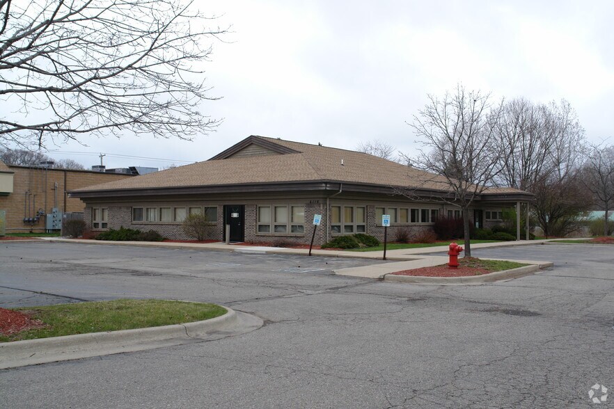 6110 Abbott Rd, East Lansing, MI à louer - Photo de l’immeuble – Image 2 sur 3