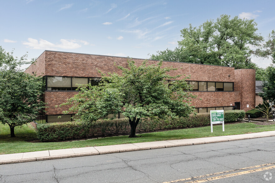 730 River Rd, New Milford, NJ à louer - Photo de l’immeuble – Image 2 sur 5