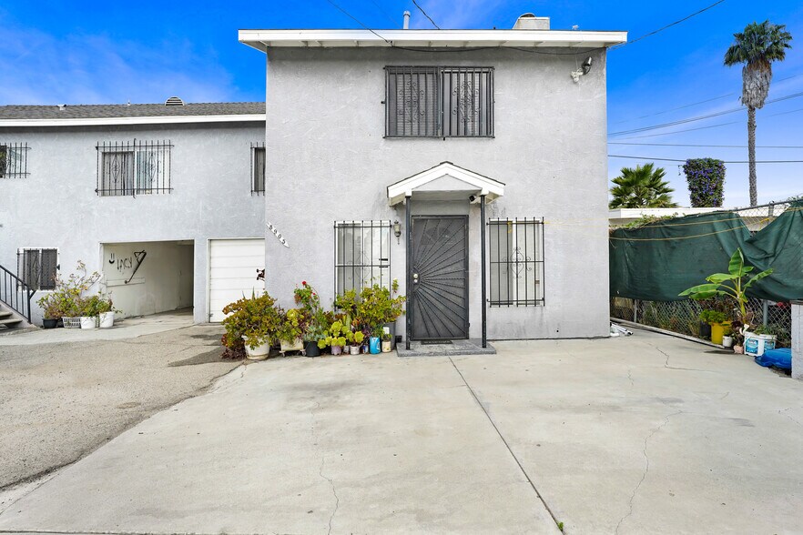 8905 S Hoover St, Los Angeles, CA à vendre - Photo de l’immeuble – Image 2 sur 9