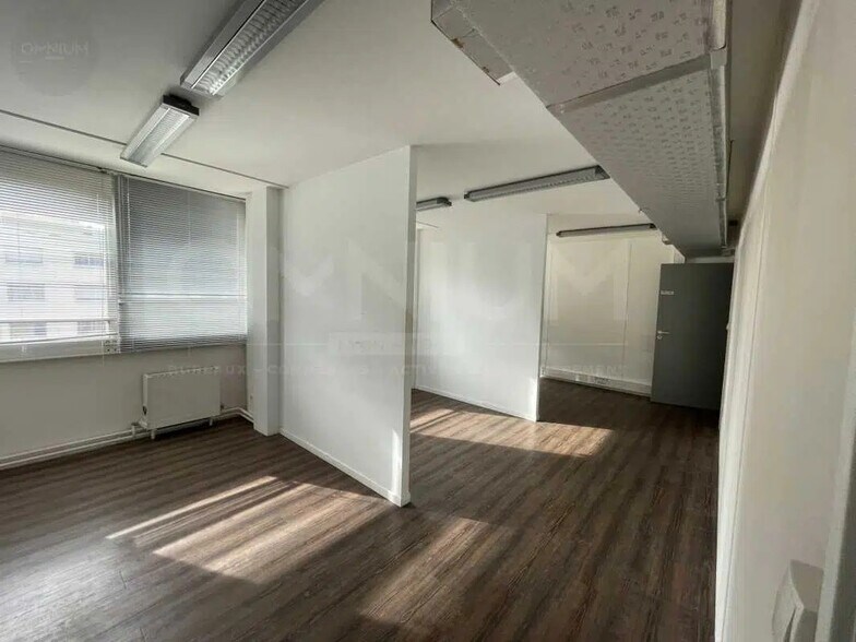 Bureau dans Villeurbanne à louer - Photo de l’immeuble – Image 1 sur 11