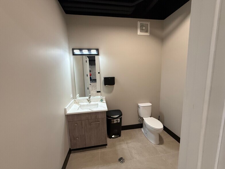 3043 W Irving Park Rd, Chicago, IL à louer - Photo intérieure – Image 3 sur 9