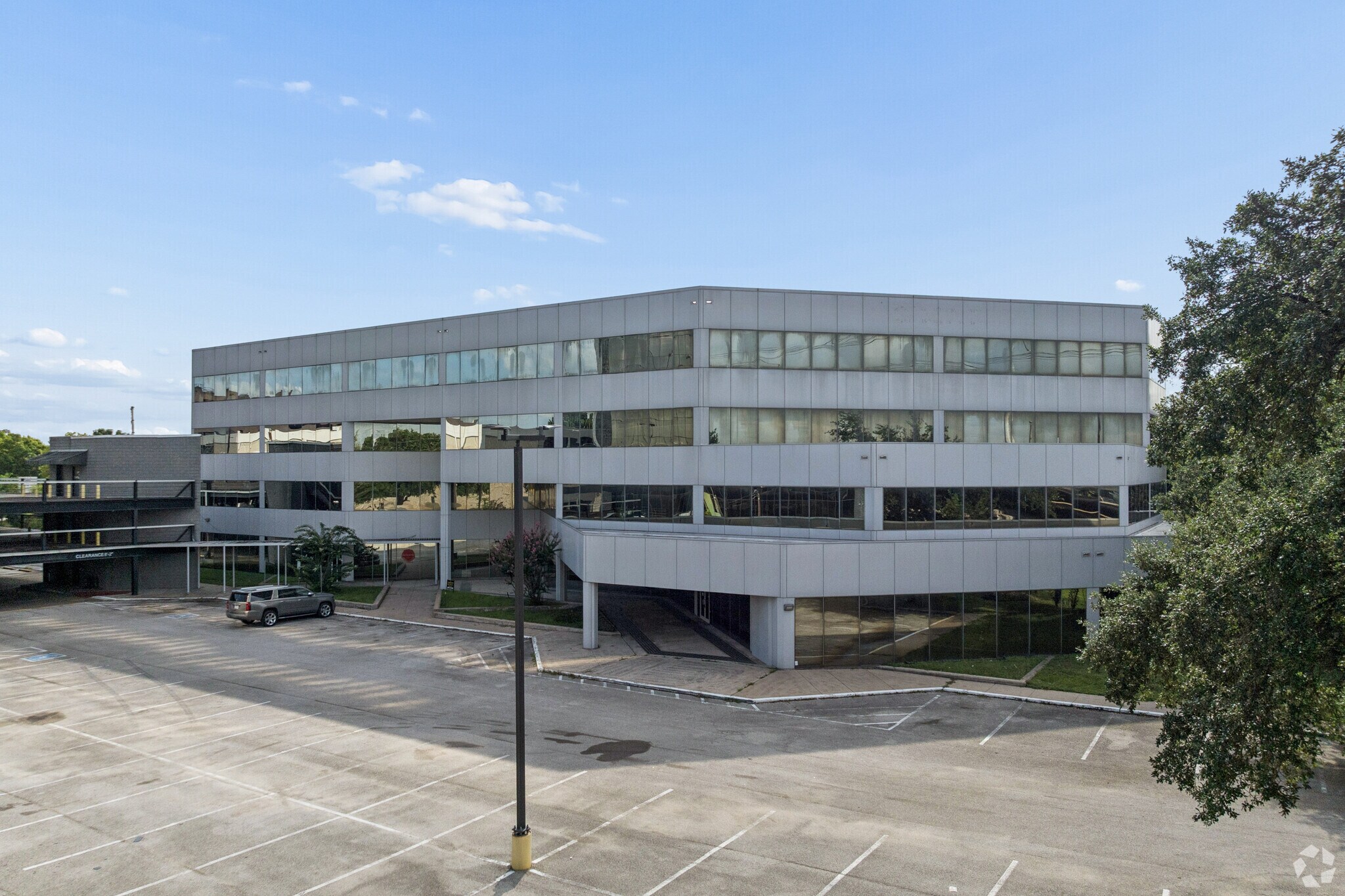 397 N Sam Houston Pky E, Houston, TX à louer Photo de l’immeuble– Image 1 sur 32