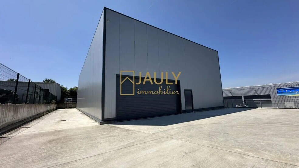 Local commercial dans Mareuil-lès-Meaux à louer - Photo de l’immeuble – Image 1 sur 11